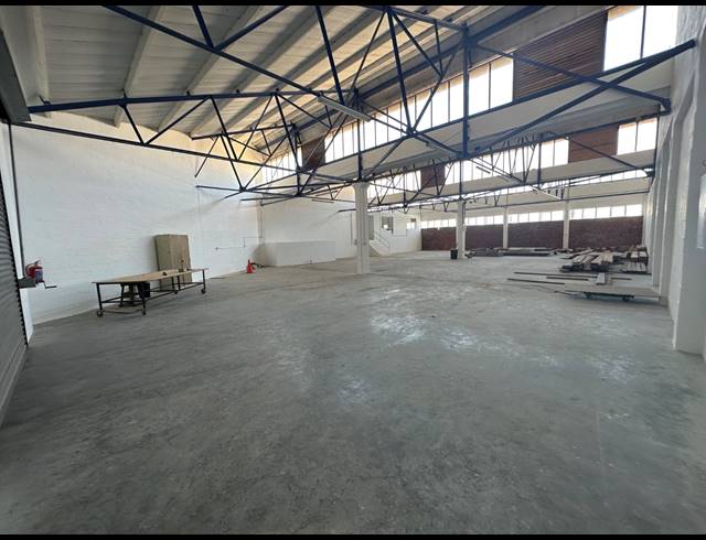 600M² WAREHOUSE TO LET IN PAARDEN EILAND